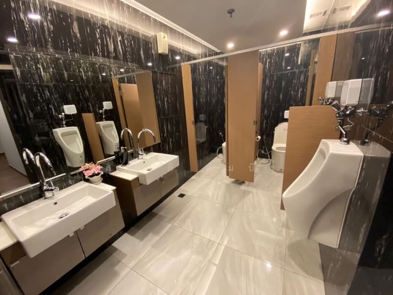 For rent office space with furniture near MRT Sutthisan, including air conditioning and electricity, Bangkok, Huai Khwang, Bangkok, , 14 sqm, Office Space For Rent, by Suchart Gambhir, 500449497 - DDproperty.com