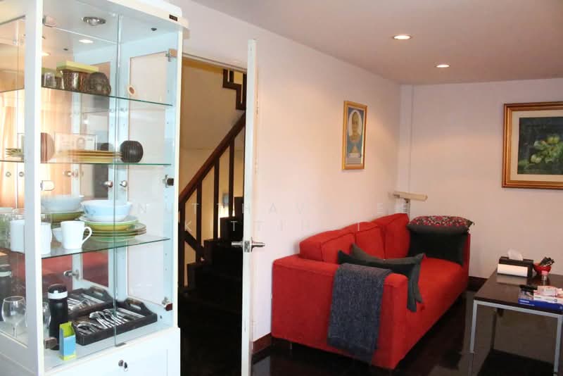 หมู่บ้านทองหล่อเพลส, กรุงเทพ, สุขุมวิท 55, คลองตันเหนือ, วัฒนา, กรุงเทพ, 300 ตร.ม., ทาวน์เฮ้าส์ ขาย, โดย Nutthavadee Kittihut, 500449649 - DDproperty.com