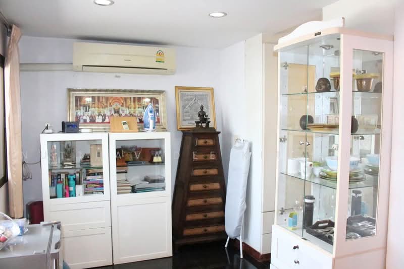 Thonglor Place, Thonglor 25, Bangkok, สุขุมวิท 55, Khlong Tan Nua, Watthana, Bangkok, 4 Bedrooms, 300 sqm, Townhouse For Sale, by Nutthavadee Kittihut, 500449649 - DDproperty.com