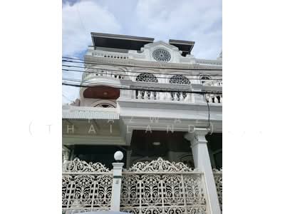 ขาย - ขายด่วน บ้านหรู 5 ห้องนอน เอกมัย 350 ตร.ม. ใกล้ BTS และทองหล่อ, กรุงเทพ