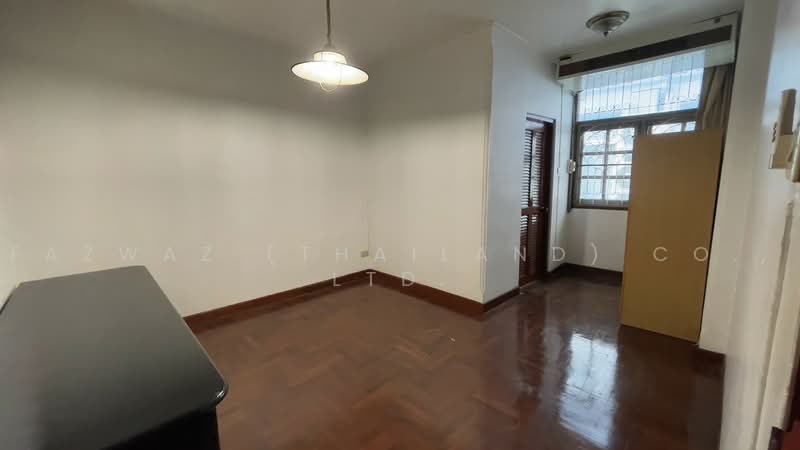 Urgent Sale: Luxury 5-Bed Ekkamai Home, 350 Sqm Near BTS Thonglor, Bangkok, Khlong Tan Nua, Watthana, Bangkok, 5 Bedrooms, 350 sqm, Townhouse For Sale, by Fazwaz (Thailand) Co., Ltd., 500449708 - DDproperty.com