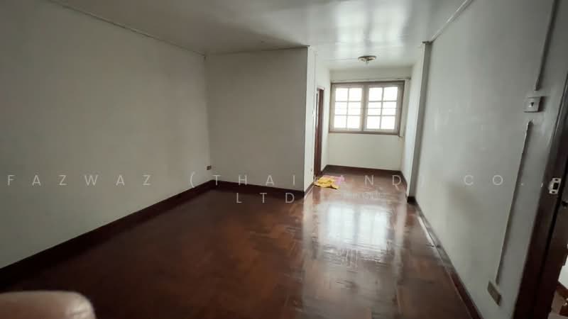Urgent Sale: Luxury 5-Bed Ekkamai Home, 350 Sqm Near BTS Thonglor, Bangkok, Khlong Tan Nua, Watthana, Bangkok, 5 Bedrooms, 350 sqm, Townhouse For Sale, by Fazwaz (Thailand) Co., Ltd., 500449708 - DDproperty.com