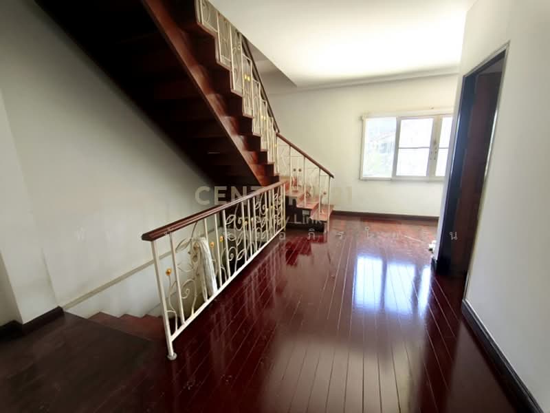 ทำเลซอยลาดพร้าว 5/1 เชื่อมต่อถนนสายหลักได้หลายเส้นทาง, Bangkok, Jom Phon, Chatuchak, Bangkok, 4 Bedrooms, 200 sqm, Townhouse For Sale, by Pattanan Apirayothin, 500449806 - DDproperty.com