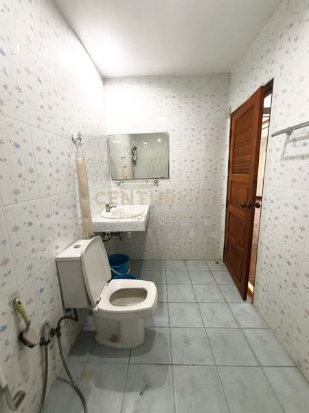 ทำเลซอยลาดพร้าว 5/1 เชื่อมต่อถนนสายหลักได้หลายเส้นทาง, Bangkok, Jom Phon, Chatuchak, Bangkok, 4 Bedrooms, 200 sqm, Townhouse For Sale, by Pattanan Apirayothin, 500449806 - DDproperty.com