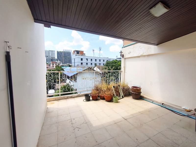 ทำเลซอยลาดพร้าว 5/1 เชื่อมต่อถนนสายหลักได้หลายเส้นทาง, Bangkok, Jom Phon, Chatuchak, Bangkok, 4 Bedrooms, 200 sqm, Townhouse For Sale, by Pattanan Apirayothin, 500449806 - DDproperty.com