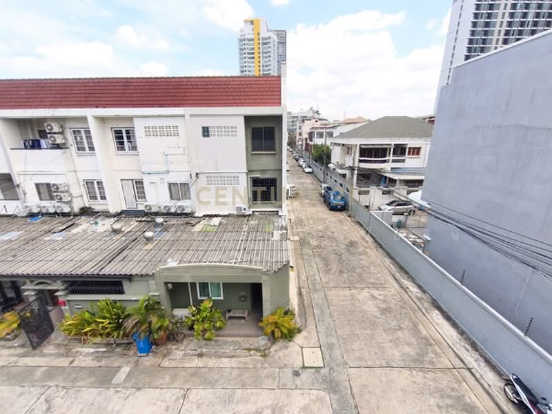 ทำเลซอยลาดพร้าว 5/1 เชื่อมต่อถนนสายหลักได้หลายเส้นทาง, Bangkok, Jom Phon, Chatuchak, Bangkok, 4 Bedrooms, 200 sqm, Townhouse For Sale, by Pattanan Apirayothin, 500449806 - DDproperty.com