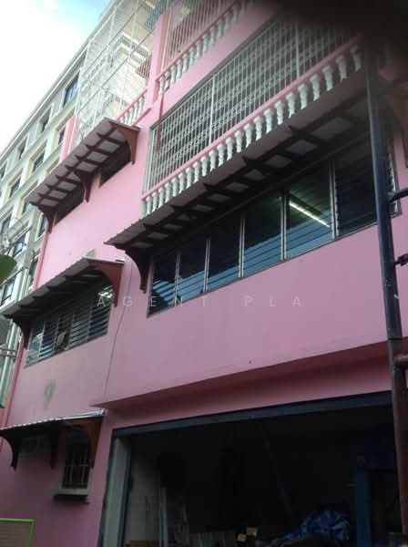 For Rent/Sale: Commercial Building on Srinakarin Road, near the Yellow Line BTS (SPSAD4108), Bangkok, Suan Luang, Bangkok, , 1,874 sqm, Shophouse For Rent, by Agent Pla, 500450402 - DDproperty.com