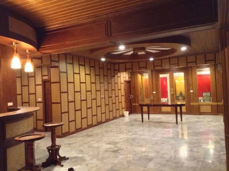 For Rent/Sale: Commercial Building on Srinakarin Road, near the Yellow Line BTS (SPSAD4108), Bangkok, Suan Luang, Bangkok, , 1,874 sqm, Shophouse For Rent, by Agent Pla, 500450402 - DDproperty.com