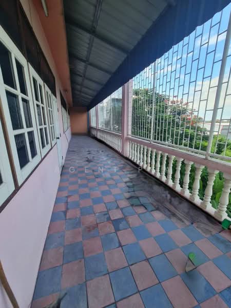 For Rent/Sale: Commercial Building on Srinakarin Road, near the Yellow Line BTS (SPSAD4108), Bangkok, Suan Luang, Bangkok, , 1,874 sqm, Shophouse For Rent, by Agent Pla, 500450402 - DDproperty.com