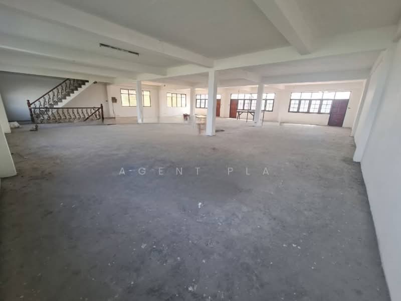 For Rent/Sale: Commercial Building on Srinakarin Road, near the Yellow Line BTS (SPSAD4108), Bangkok, Suan Luang, Bangkok, , 1,874 sqm, Shophouse For Rent, by Agent Pla, 500450402 - DDproperty.com