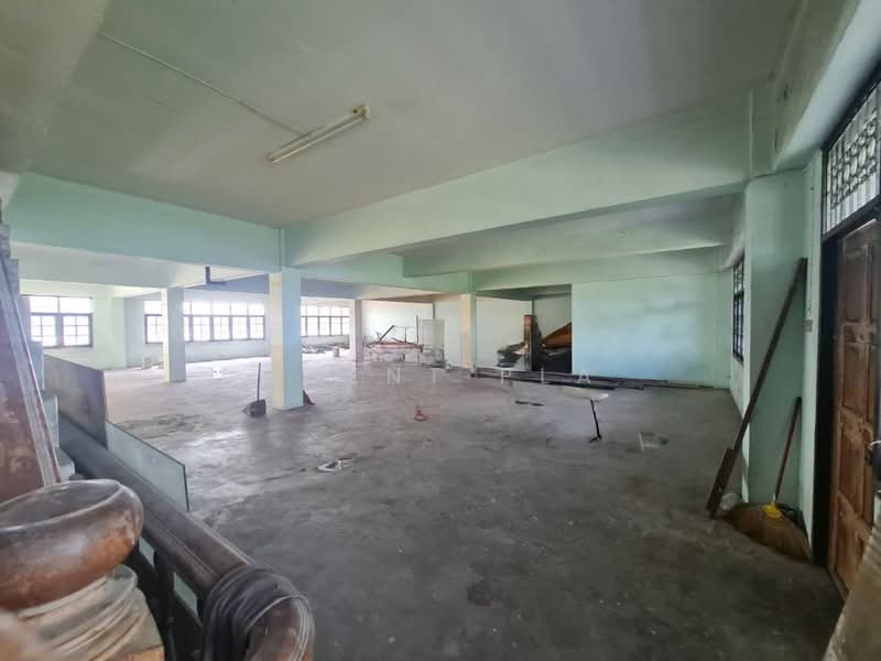 For Rent/Sale: Commercial Building on Srinakarin Road, near the Yellow Line BTS (SPSAD4108), Bangkok, Suan Luang, Bangkok, , 1,874 sqm, Shophouse For Rent, by Agent Pla, 500450402 - DDproperty.com