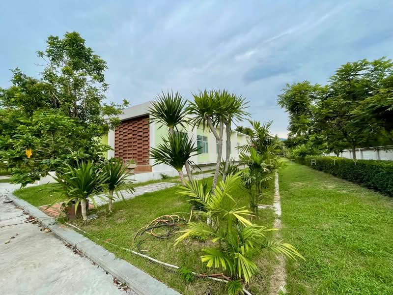 บ้านเดี่ยวพร้อมที่ดินหนองรี ชลบุรี, Chon Buri (Pattaya), Nong Ri, Muang Chon Buri, Chon Buri (Pattaya), 5 Bedrooms, 200 sqm, Single Detached House For Sale, by The Best Property ตุ๊กตา, 500450429 - DDproperty.com
