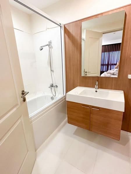 Q House Condo Sathorn, Bangkok, Thonburi Road, Khlong Ton Sai, Khlong San, Bangkok, 2 Bedrooms, 63 sqm, Condo For Sale, by Waraporn Photong, 500450494 - DDproperty.com