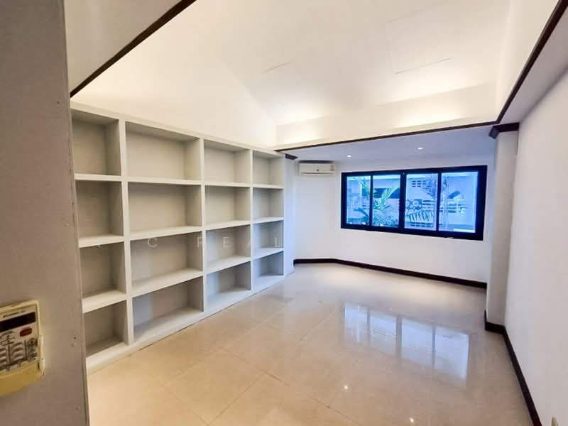 Beachfront Townhouse for Sale Dongtan Beach Pattaya, Chon Buri (Pattaya), Bang Lamung, Bang Lamung (Pattaya), Chon Buri (Pattaya), 8 Bedrooms, 375 sqm, Townhouse For Sale, by PLC real estate, 500450499 - DDproperty.com