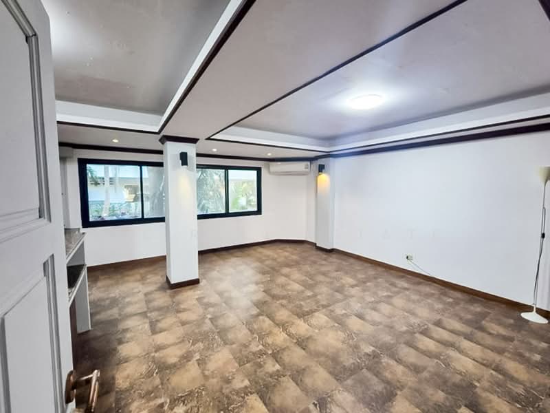 Beachfront Townhouse for Sale Dongtan Beach Pattaya, Chon Buri (Pattaya), Bang Lamung, Bang Lamung (Pattaya), Chon Buri (Pattaya), 8 Bedrooms, 375 sqm, Townhouse For Sale, by PLC real estate, 500450499 - DDproperty.com