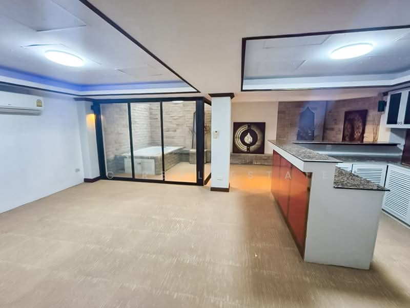 Beachfront Townhouse for Sale Dongtan Beach Pattaya, Chon Buri (Pattaya), Bang Lamung, Bang Lamung (Pattaya), Chon Buri (Pattaya), 8 Bedrooms, 375 sqm, Townhouse For Sale, by PLC real estate, 500450499 - DDproperty.com