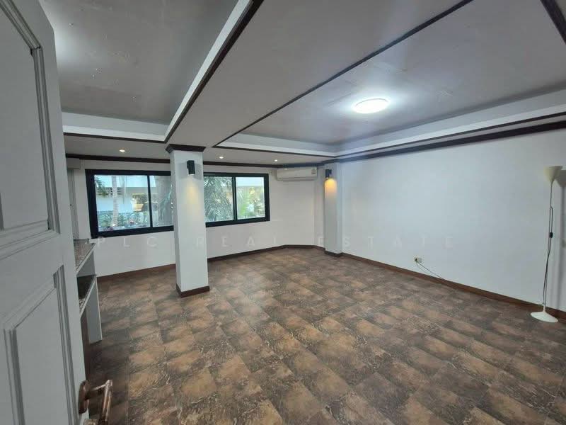 Beachfront Townhouse for Sale Dongtan Beach Pattaya, Chon Buri (Pattaya), Bang Lamung, Bang Lamung (Pattaya), Chon Buri (Pattaya), 8 Bedrooms, 375 sqm, Townhouse For Sale, by PLC real estate, 500450499 - DDproperty.com