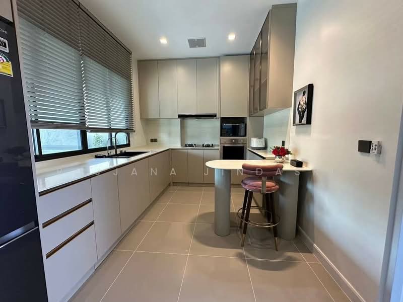 Grand Bangkok Boulevard Krungthepkritha, Bangkok, Srinakarin-Romklao Road, Khlong Sam Prawet, Lat Krabang, Bangkok, 5 Bedrooms, 604 sqm, Single Detached House For Rent, by Rojjana Jindasri, 500450597 - DDproperty.com