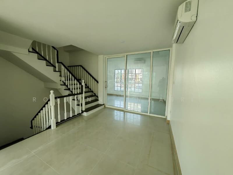 4-BR Townhouse, Bangkok, Bang Na Tai, Bang Na, Bangkok, 4 Bedrooms, 300 sqm, Townhouse For Rent, by Rojjana Jindasri, 500450601 - DDproperty.com