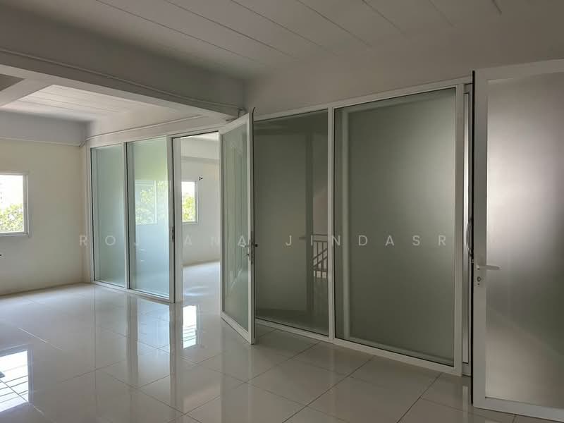 4-BR Townhouse, Bangkok, Bangkhuntien, Chom Thong, Bangkok, 4 Bedrooms, 160 sqm, Townhouse For Rent, by Rojjana Jindasri, 500450608 - DDproperty.com