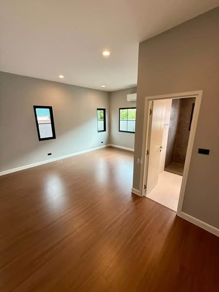 Setthasiri Don Mueang, Bangkok, 289 Soi Choet Wutthakat 9/1, Si Khan, Don Mueang, Bangkok, 4 Bedrooms, 249 sqm, Single Detached House For Rent, by NR agent, 500450777 - DDproperty.com