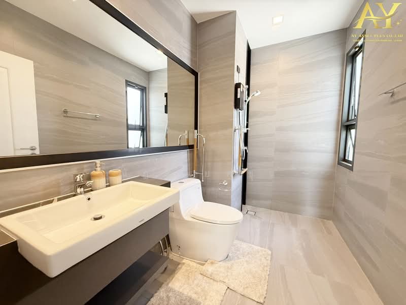 Grand Bangkok Boulevard Krungthepkritha, Bangkok, Srinakarin-Romklao Road, Khlong Sam Prawet, Lat Krabang, Bangkok, 3 Bedrooms, 447 sqm, Single Detached House For Rent, by ณัฎฐ์ ยศขุน, 500450792 - DDproperty.com