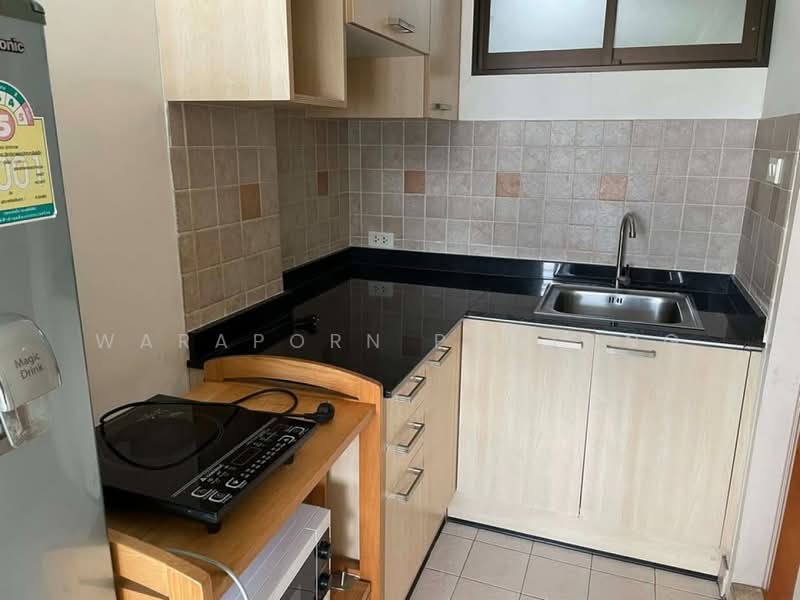 Lumpini Ville Phahol-Suthisarn, Bangkok, 23 Inthamara 2 Alley, Samsen Nai, Phaya Thai, Bangkok, 1 Bedroom, 44 sqm, Condo For Sale, by Waraporn Photong, 500450834 - DDproperty.com
