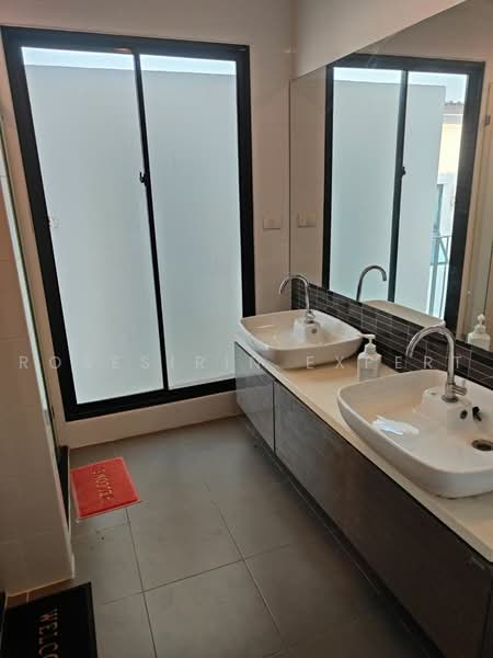 Patio Srinakarin-Rama 9, Bangkok, Krungthep Kreetha Road, Hua Mak, Bang Kapi, Bangkok, 3 Bedrooms, 200 sqm, Townhouse For Rent, by Rosesirin Expert, 500450838 - DDproperty.com