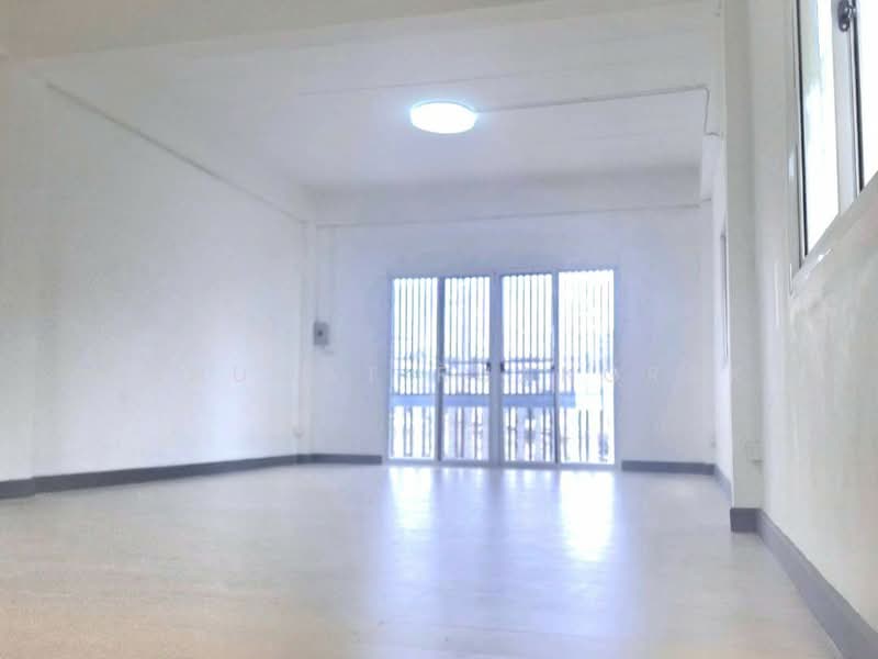 ซอยร่มเกล้า 21 พื้นที่, Bangkok, Khlong Sam Prawet, Lat Krabang, Bangkok, , 150 sqm, Shophouse For Sale, by Panuwat Ruangrak, 500450893 - DDproperty.com