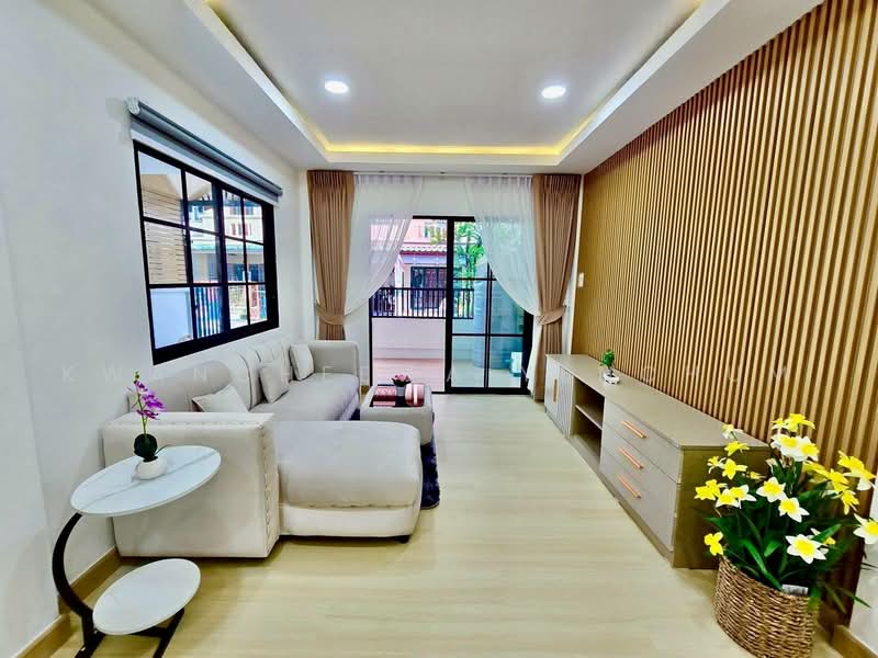 หมู่บ้านวรารักษ์ถนนเลียบคลองสอง 27 เขตคลองสามวา, Bangkok, เลียบคลองสอง 27, Sam Wa Tawan Tok, Khlong Sam Wa, Bangkok, 4 Bedrooms, 85 sqm, Townhouse For Sale, by Kwancheewa Yenchum, 500450941 - DDproperty.com