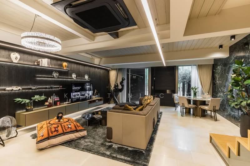 Luxury Townhome | ทองหล่อ 25, Bangkok, Khlong Tan Nua, Watthana, Bangkok, 3 Bedrooms, 300 sqm, Townhouse For Sale, by Jakkrit Nilchoo, 500450958 - DDproperty.com