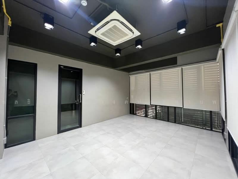 โฮมออฟฟิศ 5 ชั้น ทำเล ลาดพร้าว 71 (นาคนิวาส 7), Bangkok, Lat Phrao, Bangkok, , 782 sqm, Office Space For Sale, by ชลธิชา ปรางค์ประทานพร, 500451169 - DDproperty.com