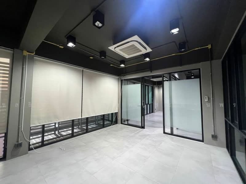โฮมออฟฟิศ 5 ชั้น ทำเล ลาดพร้าว 71 (นาคนิวาส 7), Bangkok, Lat Phrao, Bangkok, , 782 sqm, Office Space For Sale, by ชลธิชา ปรางค์ประทานพร, 500451169 - DDproperty.com