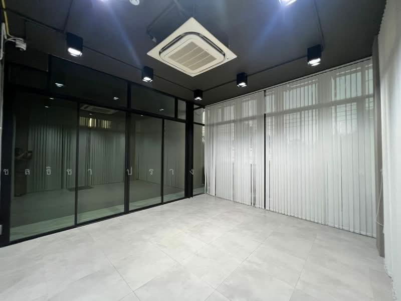 โฮมออฟฟิศ 5 ชั้น ทำเล ลาดพร้าว 71 (นาคนิวาส 7), Bangkok, Lat Phrao, Bangkok, , 782 sqm, Office Space For Sale, by ชลธิชา ปรางค์ประทานพร, 500451169 - DDproperty.com