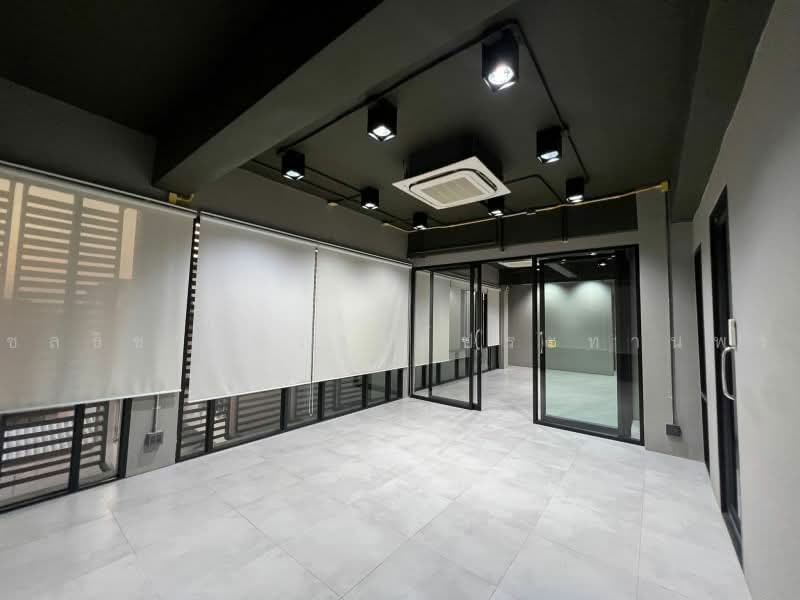 โฮมออฟฟิศ 5 ชั้น ทำเล ลาดพร้าว 71 (นาคนิวาส 7), Bangkok, Lat Phrao, Bangkok, , 782 sqm, Office Space For Sale, by ชลธิชา ปรางค์ประทานพร, 500451169 - DDproperty.com