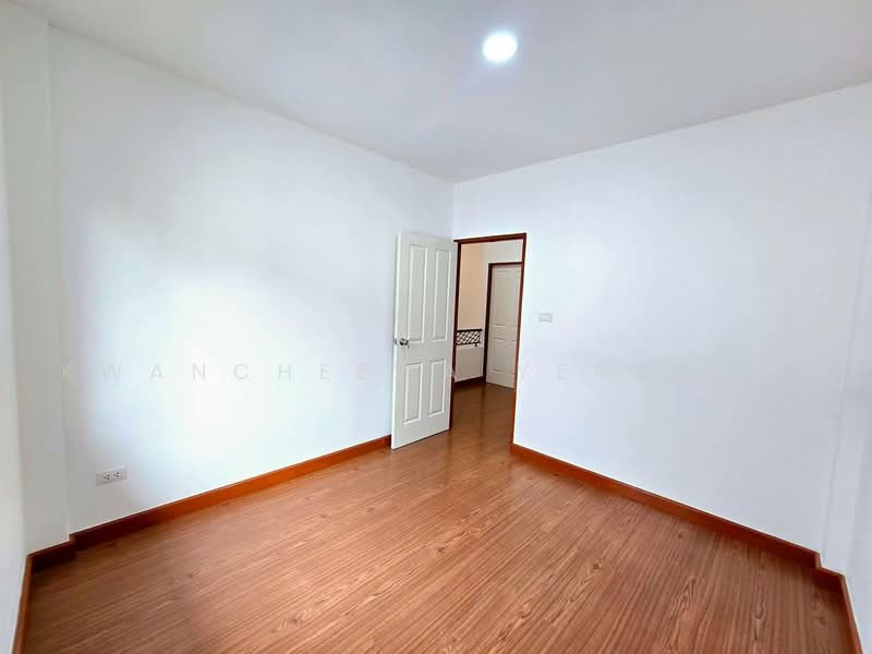 หมู่บ้านไอดีไซน์ วงแหวนรามอินทรา, Bangkok, เลียบคลองสอง, Sam Wa Tawan Tok, Khlong Sam Wa, Bangkok, 4 Bedrooms, 100 sqm, Townhouse For Sale, by Kwancheewa Yenchum, 500451191 - DDproperty.com