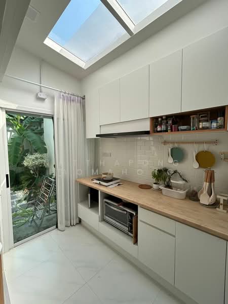Cher Wongwaen-Sathorn, Bangkok, Soi 001 Kanchanaphisek 10, Kanchanaphisek Road, Bang Khae, Bangkok, 3 Bedrooms, 250 sqm, Townhouse For Rent, by Natthapong Laomahong, 500451262 - DDproperty.com