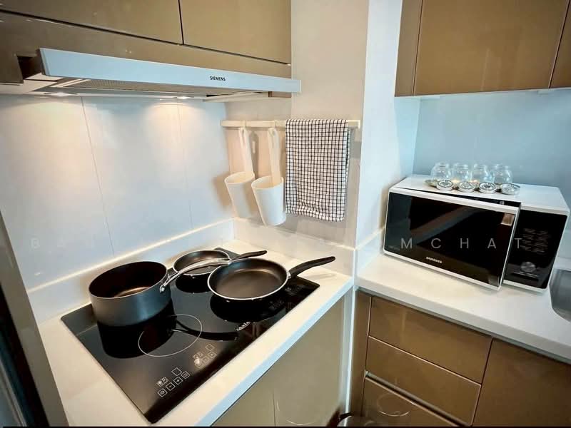 Siri At Sukhumvit, Bangkok, 902 Sukhumvit Road, Phra Kanong, Khlong Toei, Bangkok, 2 Bedrooms, 70 sqm, Condo For Rent, by Banjarat Thanomchat, 500451333 - DDproperty.com