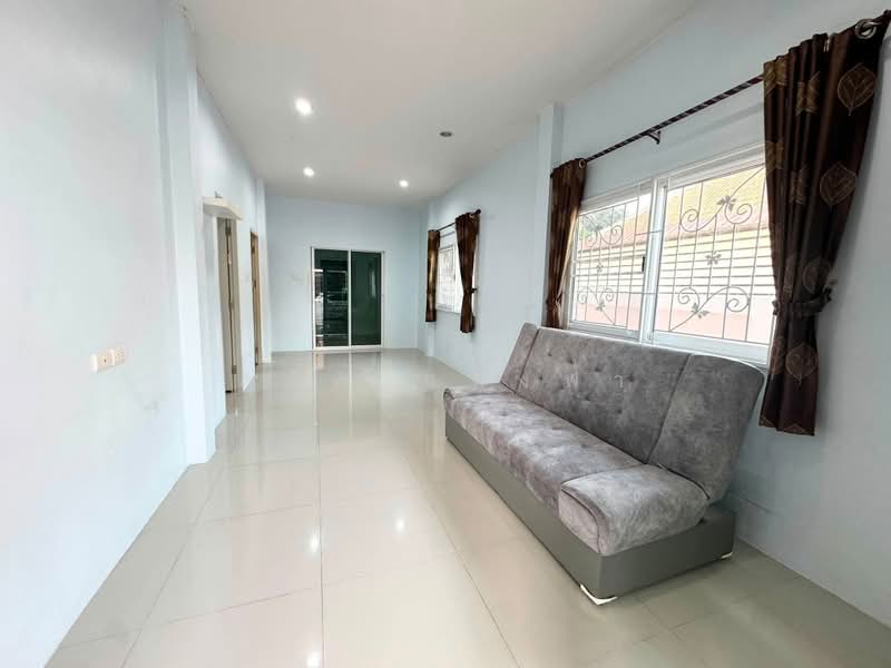 ให้เช่าทาวน์โฮม ม.เซนสิริทาวน์ แหลมฉบัง ศรีราชา, Chon Buri (Pattaya), Thung Suk La, Si Racha, Chon Buri (Pattaya), 2 Bedrooms, 80 sqm, Townhouse For Rent, by Dusit Saengfa, 500451402 - DDproperty.com