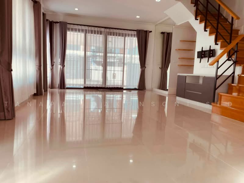 undefined, Bangkok, Khlong Chan, Bang Kapi, Bangkok, 4 Bedrooms, 243 sqm, Semi-Detached House (Twin House) For Rent, by Tanapat Sakonsontised, 500451506 - DDproperty.com