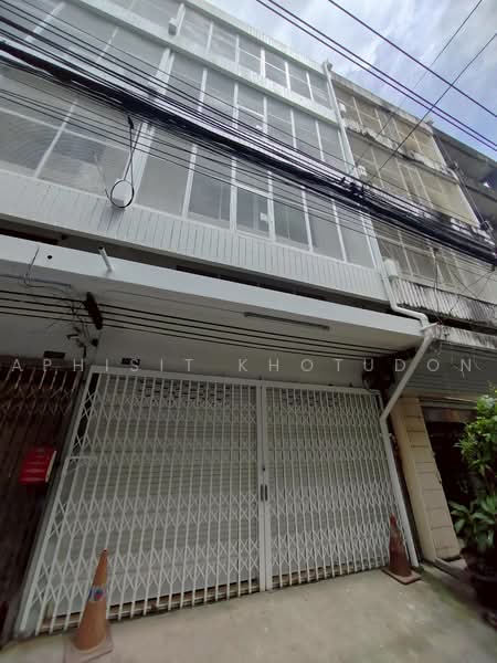 ทาวน์เฮ้าส์ 4-ห้องนอน, กรุงเทพ, สามเสนใน, พญาไท, กรุงเทพ, 445 ตร.ม., ทาวน์เฮ้าส์ ให้เช่า, โดย Aphisit Khotudon, 500451584 - DDproperty.com