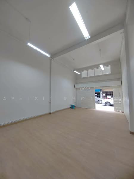 ทาวน์เฮ้าส์ 4-ห้องนอน, กรุงเทพ, สามเสนใน, พญาไท, กรุงเทพ, 445 ตร.ม., ทาวน์เฮ้าส์ ให้เช่า, โดย Aphisit Khotudon, 500451584 - DDproperty.com