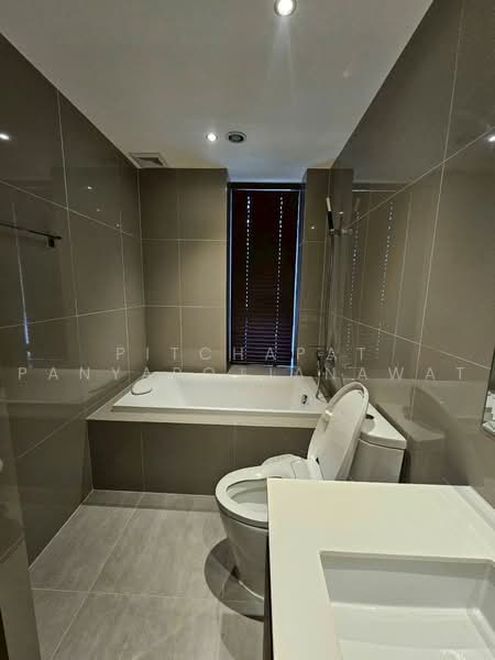 IDEO Mobi Asoke, Bangkok, New Petchaburi Road, Bang Kapi, Huai Khwang, Bangkok, 2 Bedrooms, 61 sqm, Condo For Rent, by Pitchapat Panyarojjanawat, 500451610 - DDproperty.com