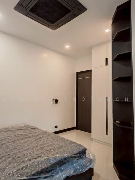 undefined, Bangkok, Phlapphla, Wang Thonglang, Bangkok, 5 Bedrooms, 310 sqm, Townhouse For Sale, by Aphisit Khotudon, 500451686 - DDproperty.com