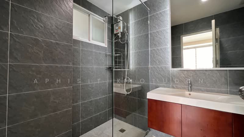 Life @ Sathorn 10, Bangkok, 48 Soi Sathorn 10, Sathorn Road, Silom, Bang Rak, Bangkok, 1 Bedroom, 40 sqm, Condo For Sale, by Aphisit Khotudon, 500451689 - DDproperty.com