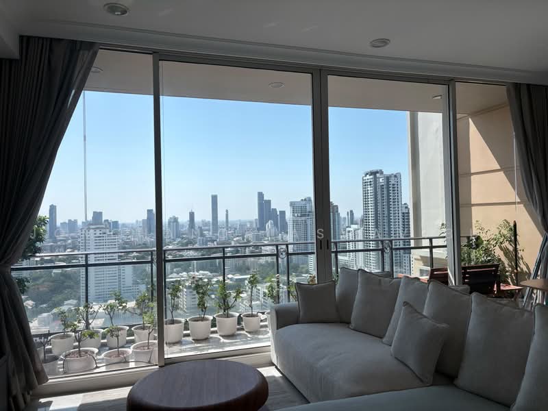 Royce Private Residences, Bangkok, 61 Soi Sukhumvit 31, Khlongtoei Nua, Watthana, Bangkok, 2 Bedrooms, 112 sqm, Condo For Sale, by Jomchanok Aswavibul, 500451750 - DDproperty.com