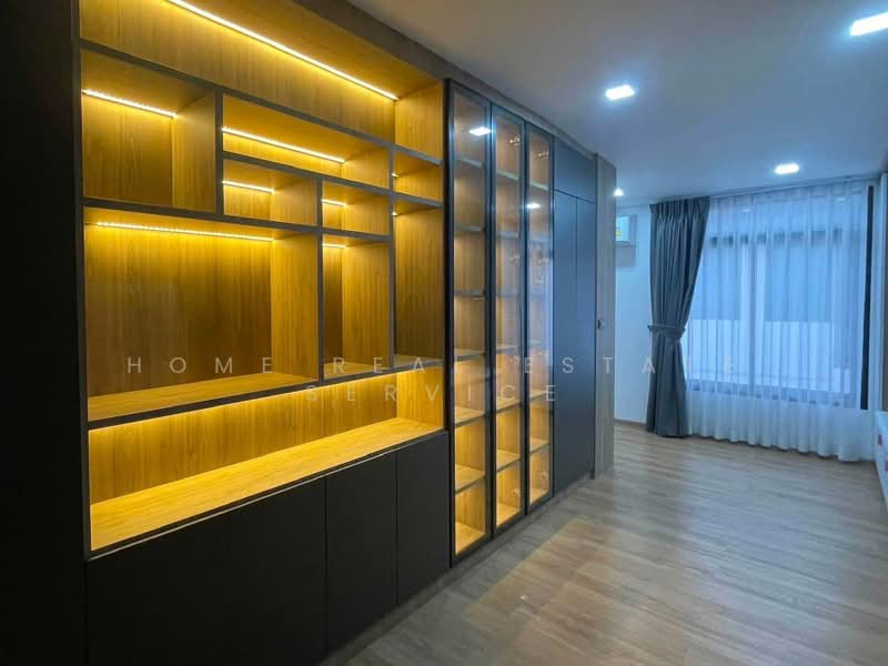 Mantana Bangna Km.7, Samut Prakan, 68 Bangna-Trad Road, Bang Kaeo, Bang Plee, Samut Prakan, 4 Bedrooms, 285 sqm, Single Detached House For Rent, by HOME Real Estate Service, 500451842 - DDproperty.com