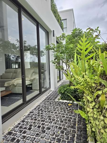 Aerie Srinakarin-Krungthepkreetha, Bangkok, Srinakarin - Romklao Road, Khlong Song Ton Nun, Lat Krabang, Bangkok, 5 Bedrooms, 390 sqm, Single Detached House For Rent, by Charinthip Phungalong, 500451874 - DDproperty.com