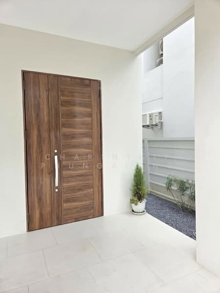 Aerie Srinakarin-Krungthepkreetha, Bangkok, Srinakarin - Romklao Road, Khlong Song Ton Nun, Lat Krabang, Bangkok, 5 Bedrooms, 390 sqm, Single Detached House For Rent, by Charinthip Phungalong, 500451874 - DDproperty.com