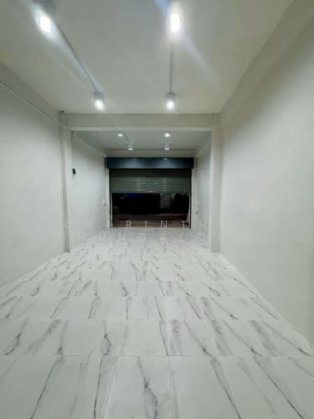 Four-story townhouses with rooftop access, 4-6 bedrooms, located on Soi Sathorn 11, near BTS, Bangkok, Yan Nawa, Sathon, Bangkok, , 180 sqm, Shophouse For Rent, by Charinthip Phungalong, 500451879 - DDproperty.com